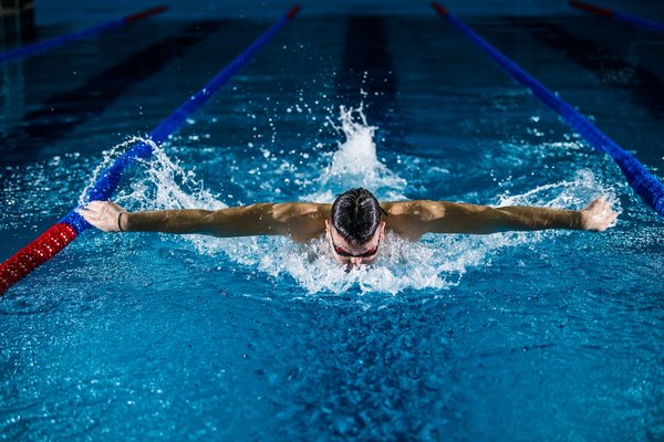 Leçons de natation pour tous les niveaux, stages et programme gratuit